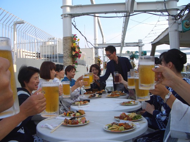 岡山天満屋屋上ビアガーデン『フルフル』