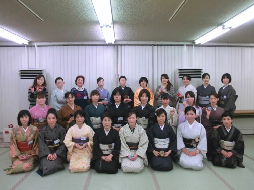 クリスマス会　『ふわふわ巻きバラ作り』